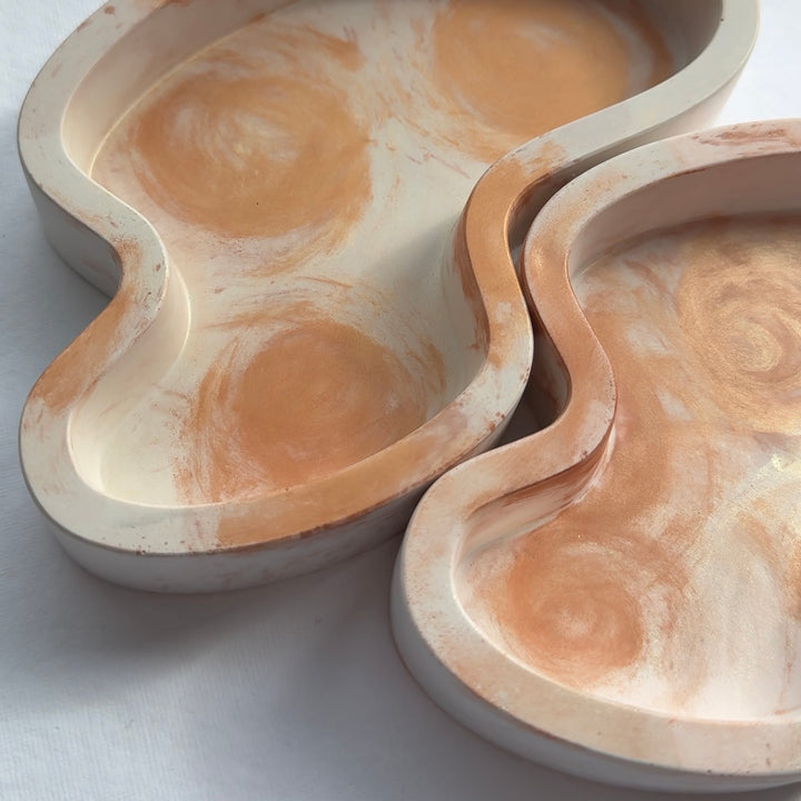 Close-up of the marbled finish and organic wavy edges of the ceramic resin jewelry tray.