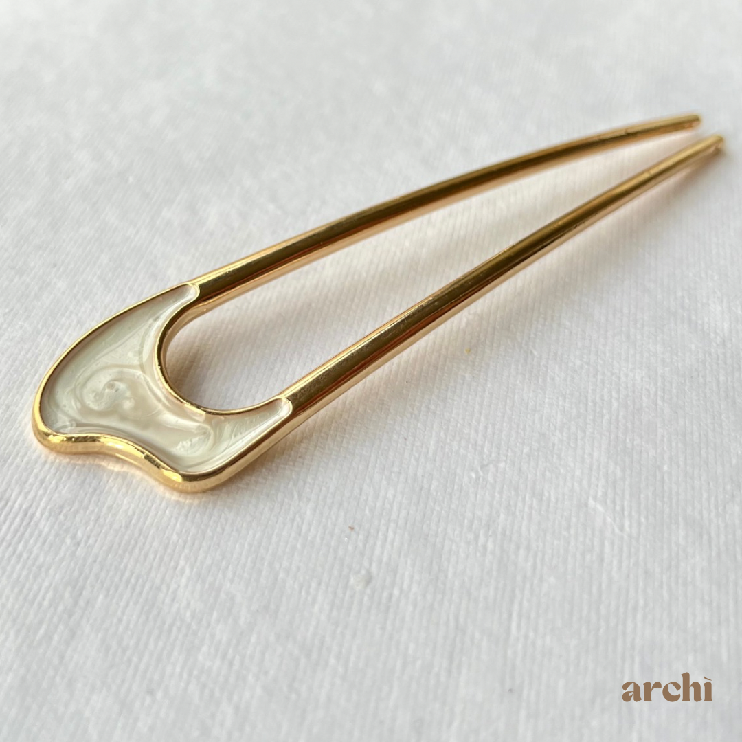 Close-up view of the pearl accents and gold finish on the Chérie Gold Hair Pin.