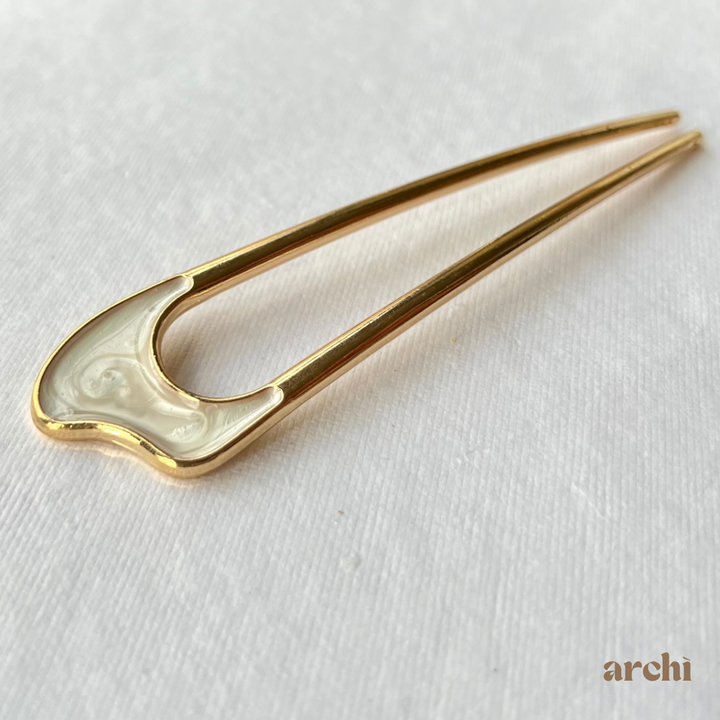 Close-up view of the pearl accents and gold finish on the Chérie Gold Hair Pin.