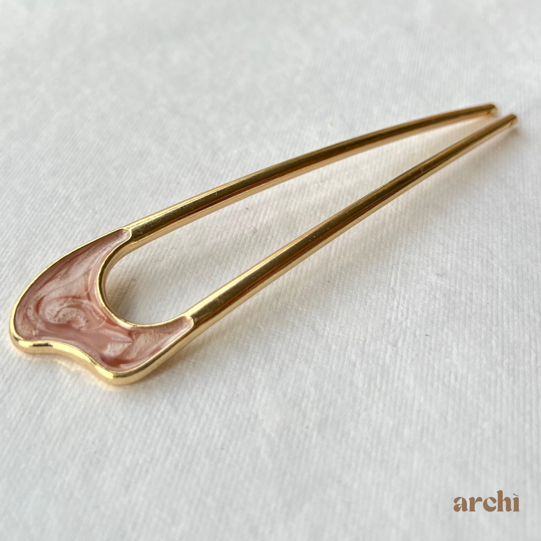 Close-up view of the pearl accents and gold finish on the Chérie Gold Hair Pin.